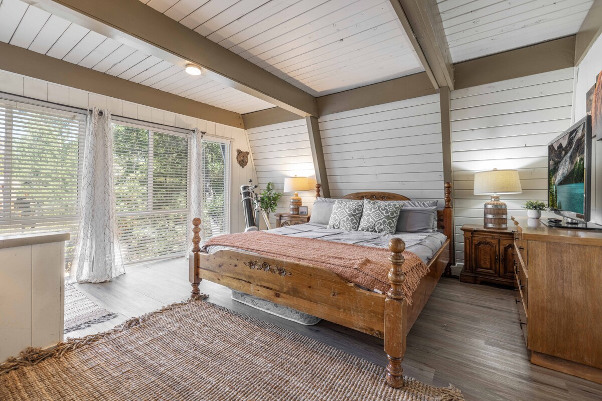 Bračni krevet (180x200) s dodatnim bračnim krevetom u primarnoj spavaćoj sobi