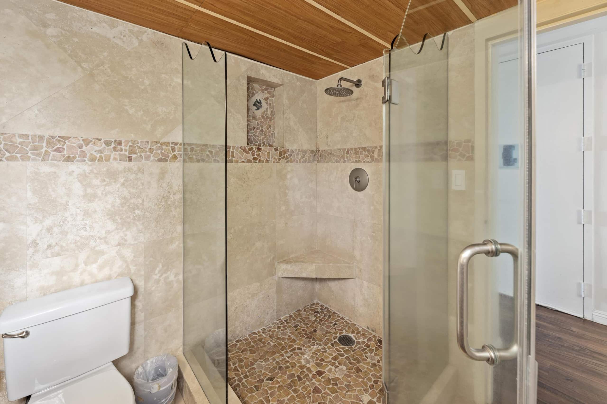 Home in Lahaina · ★4.88 · 1 bedroom · 2 beds · 1 bath - Image 25