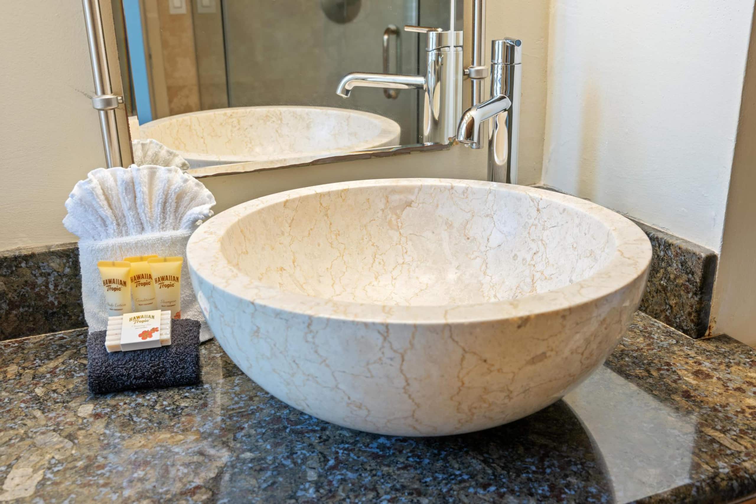 Home in Lahaina · ★4.88 · 1 bedroom · 2 beds · 1 bath - Image 23