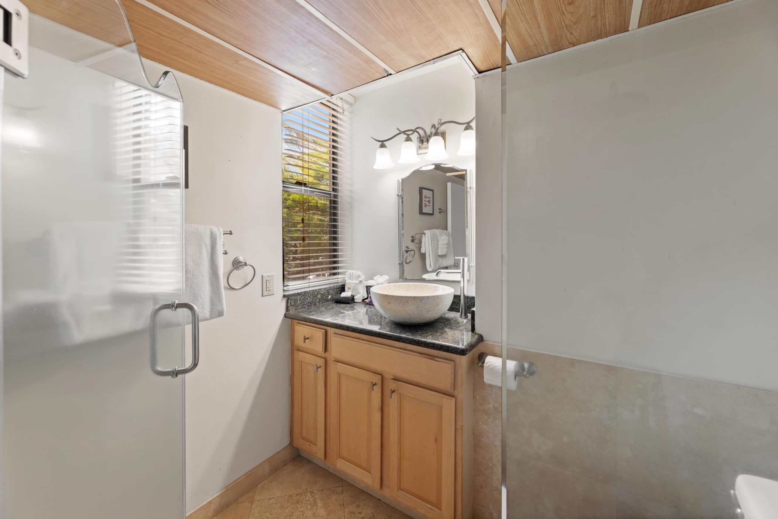 Home in Lahaina · ★4.88 · 1 bedroom · 2 beds · 1 bath - Image 21