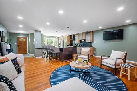 Fun Cozy Barnyard Chic 3Bedroom Silver Spring Home