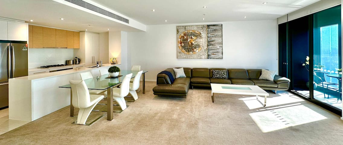 Prima Tower-Penthouse Style Apt. near Casino, MCEC gallery image 4