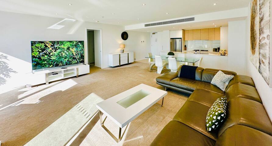 Prima Tower-Penthouse Style Apt. near Casino, MCEC gallery image 5