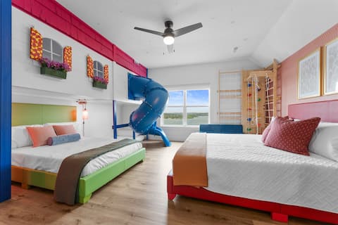 Colorful Family Fun IndoorPool+HotTub+Indoor Slide