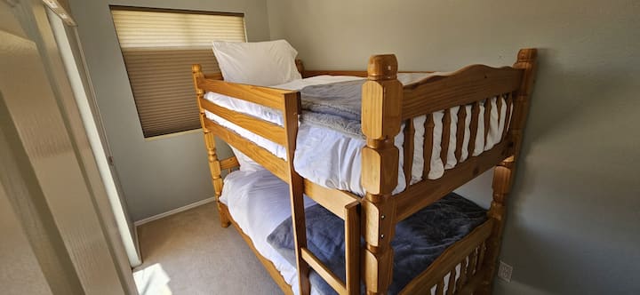 Spálňa 4 s 2 oddelenými lôžkami