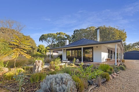 Neptune - Tranquil 3BR Retreat 300m from water