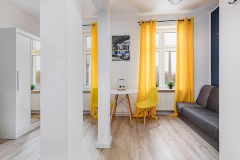 Popular Airbnb listing: Apartly - apartment 1, Czarnieckiego 11 Dworzec in Nowe Miasto