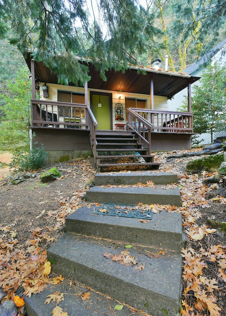 Shady Cabin close to River! Cabins for Rent in Dunsmuir, California