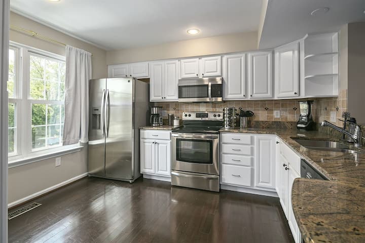 Finchwood: Private Yard & Near Dc - Ashburn, VA