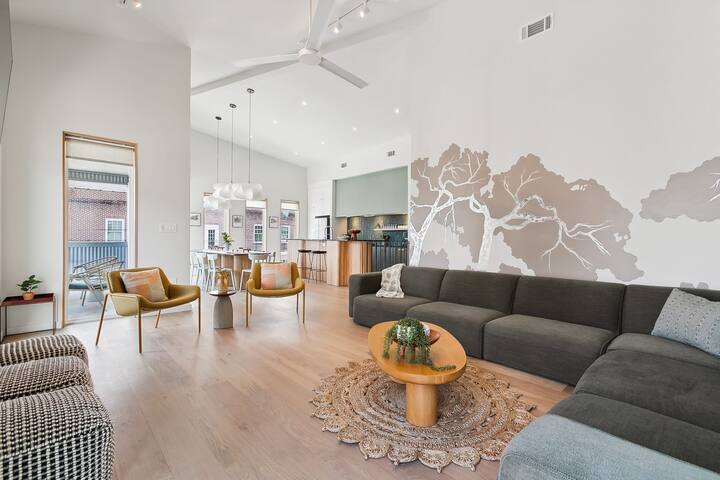 NOLA | Heated Pool | Private Hot Tub gallery image 3