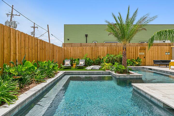 NOLA | Heated Pool | Private Hot Tub gallery image 2