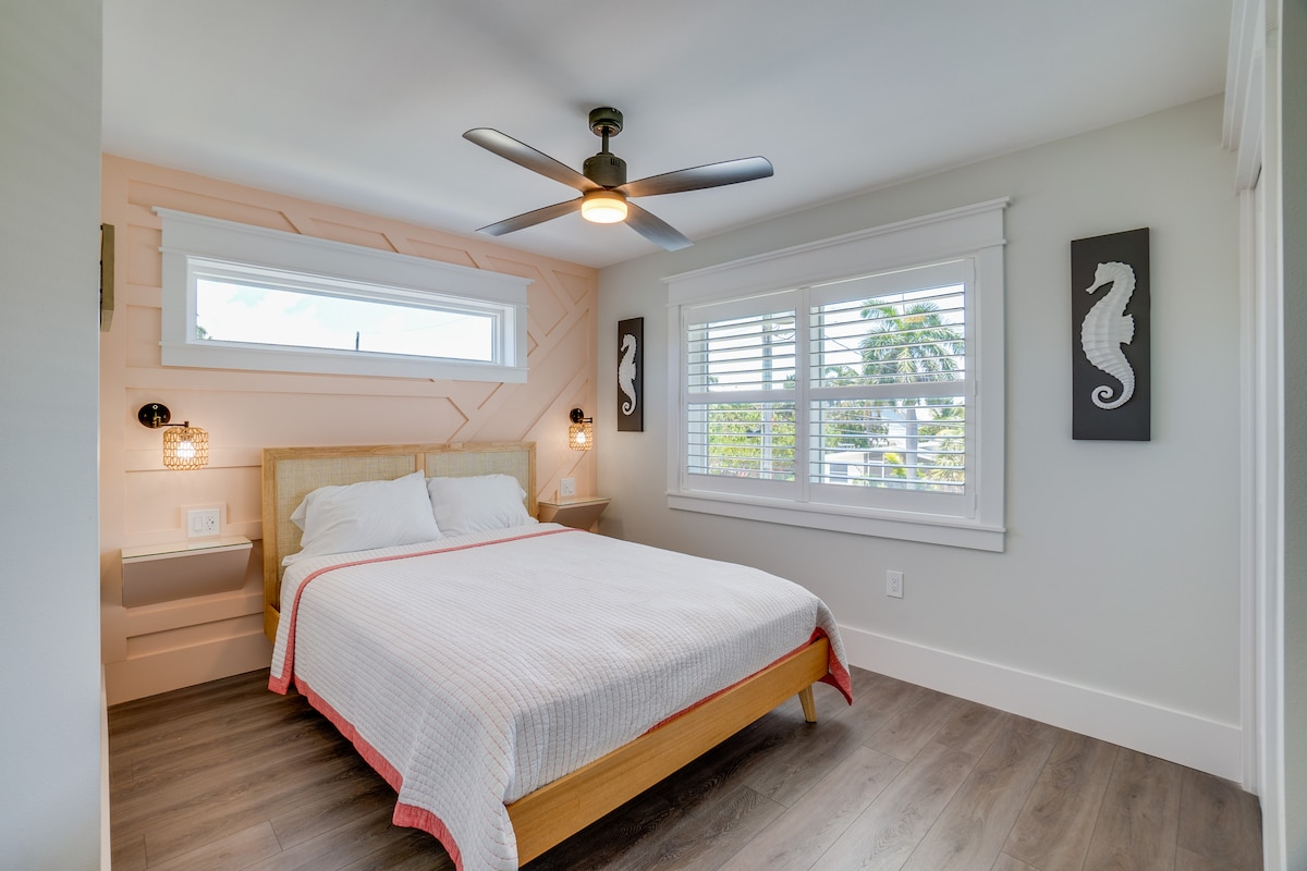 Bedroom 5 - Queen Bed