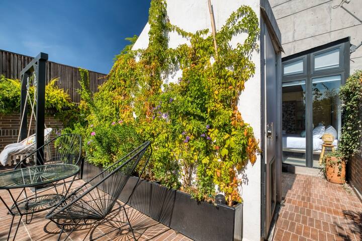 3BR Blend of Modern and Vintage W/Terrace gallery image 3