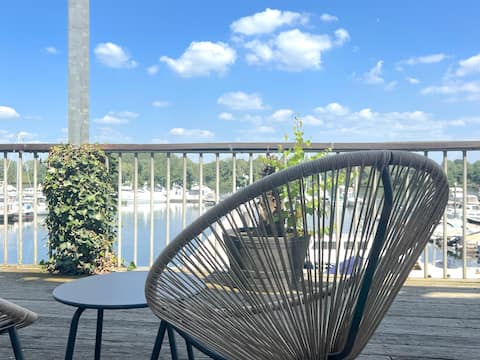 Luxury apartment overlooking the water
