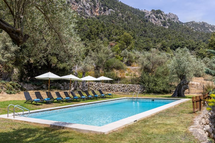 Honor – Rustic villa for up to 16 people