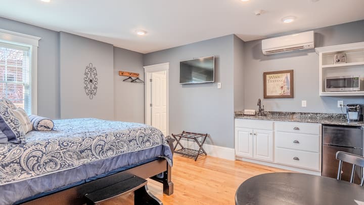 Riverfront, Boutique Inn In Downtown Hermann! - Hermann, MO