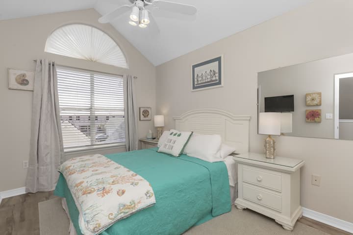 חלונות גדולים מאפשרים הרבה אור יום טבעי