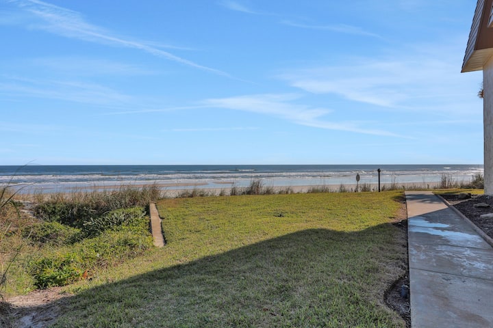 Coquina A205 direct beach view/pool & pickleball