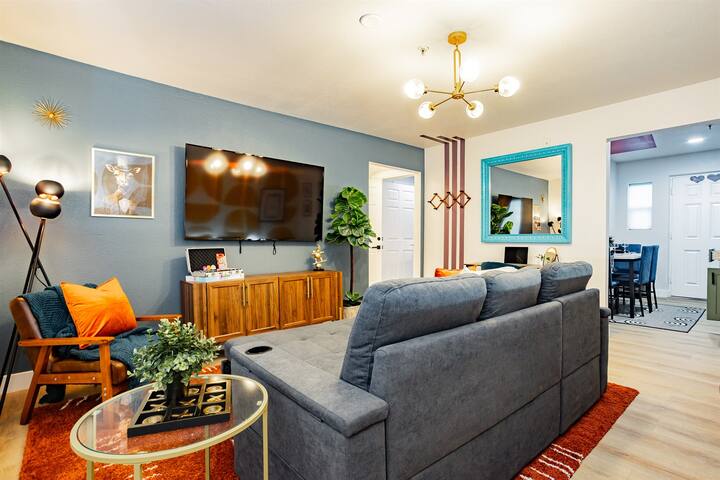 Epic Group Haven: 5 Suites, Sleeps 34, Near Strip gallery image 4