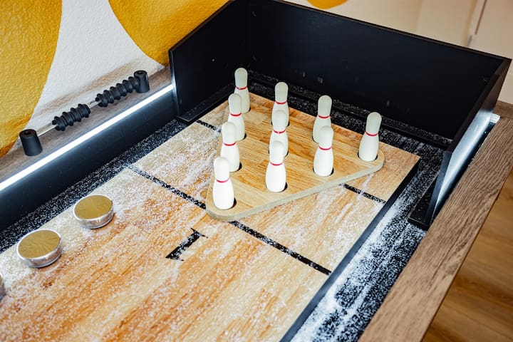 Epic Group Haven: 5 Suites, Sleeps 34, Near Strip gallery image 2