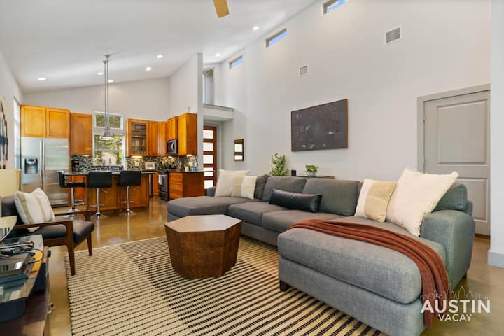 Hot Tub Hideaway! Incredible Hangout + Amenities - Austin, TX