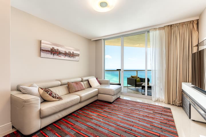 Unreal Ocean Views! Modern Decor - Stunning Unit! - Sunny Isles Beach, FL