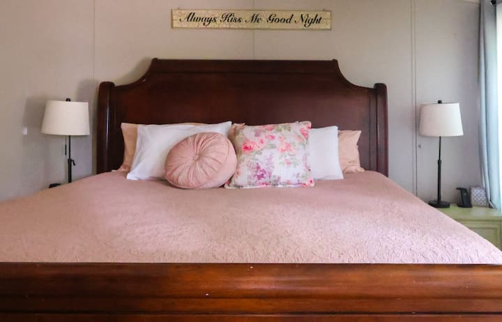 kitanda aina ya king