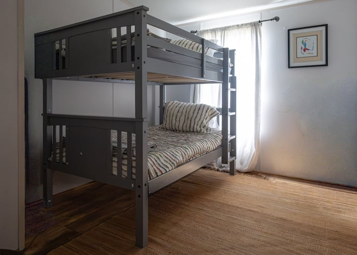 Chumba cha kulala cha 2. Vitanda viwili vya watoto