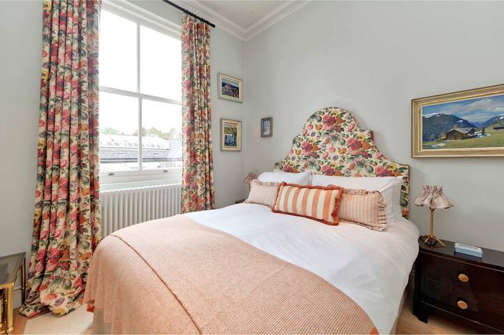 Charming 2 Bedroom 2 Bathroom, Notting Hill gallery image 3