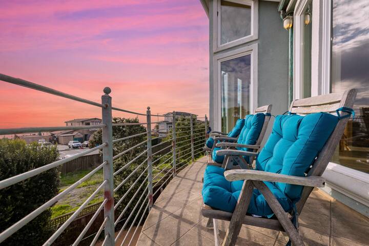 Miramar Escape! OceanView, RoofDeck & Steps2Beach gallery image 2