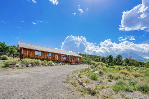 ‘Sunset Cabin’ near Moab w/ Stunning Views!