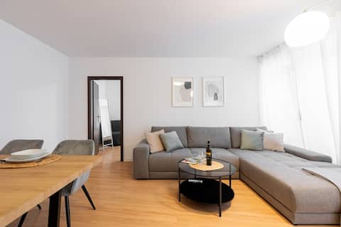 Old Town retreat w/ full kitchen & free parking