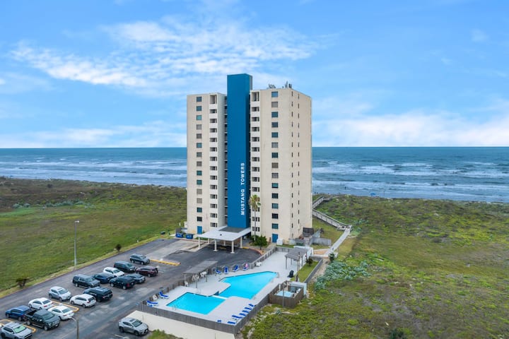 Beachfront Views: Breezy Port Aransas Condo! - Corpus Christi, TX