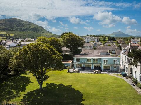 Y Nyth  by Birch Stays -  Free Sunday Night*