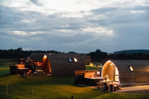 Cosy Modern Glamping Cabin With Hot Tub
