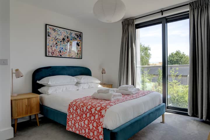 Спалня с кралски размери и душ