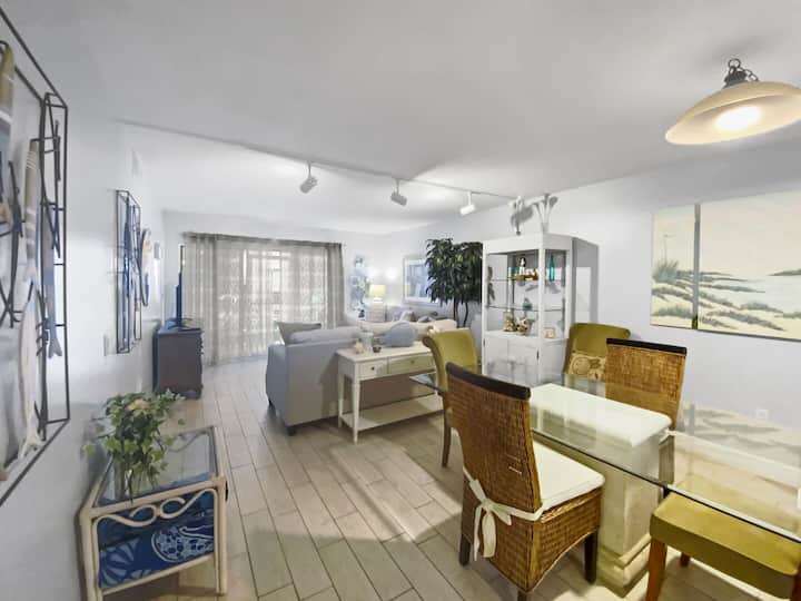 Affordable Ground Floor Unit, Bayside, Heated Pool - Siesta Key, FL