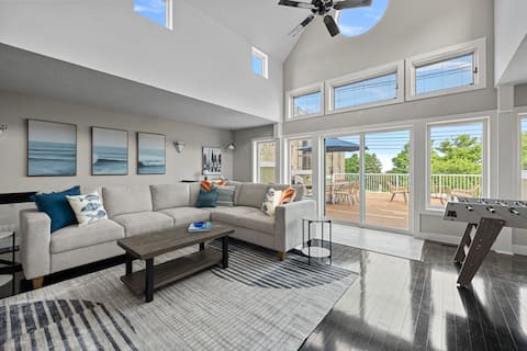 City Surf Loft-Wlk to Silver Beach, Shops + Dining