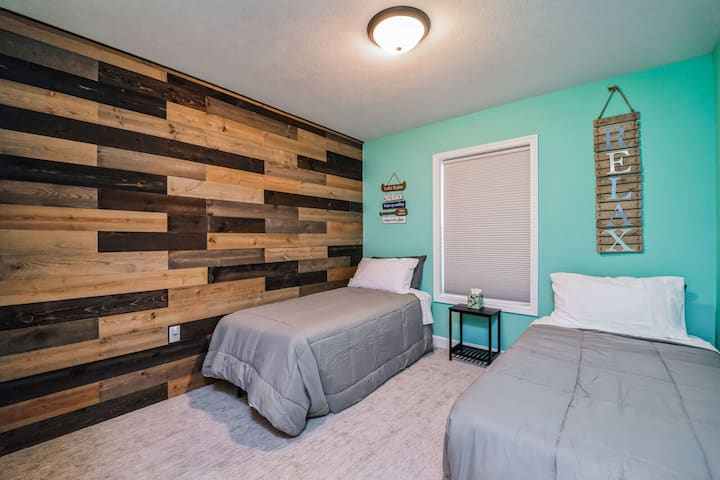 Planta principal  Recámara 3 con 2 camas individuales para adultos.  Se puede convertir en una cama king. Solicita la configuración de la cama