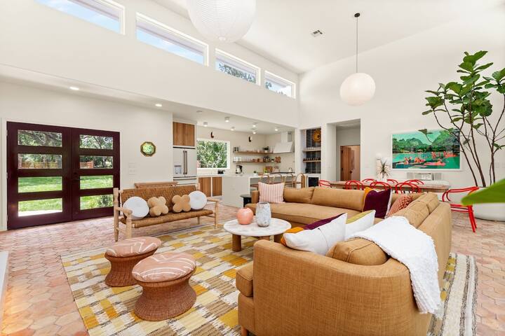 Lake Austin Modern Luxury, 2 docks, sleeps 14 gallery image 5