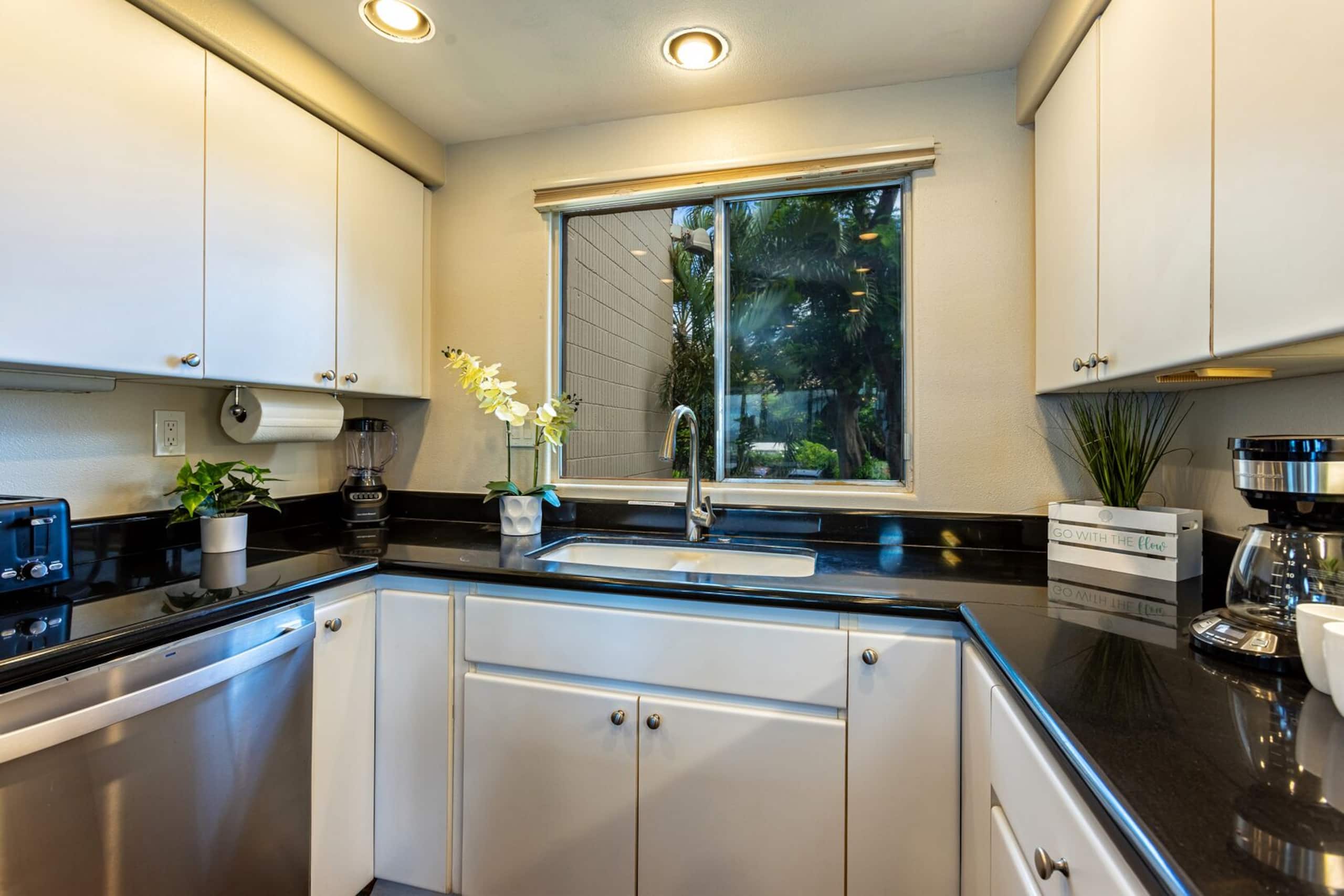 Condo in Wailuku · ★4.67 · 2 bedrooms · 2 beds · 2 baths - Image 15