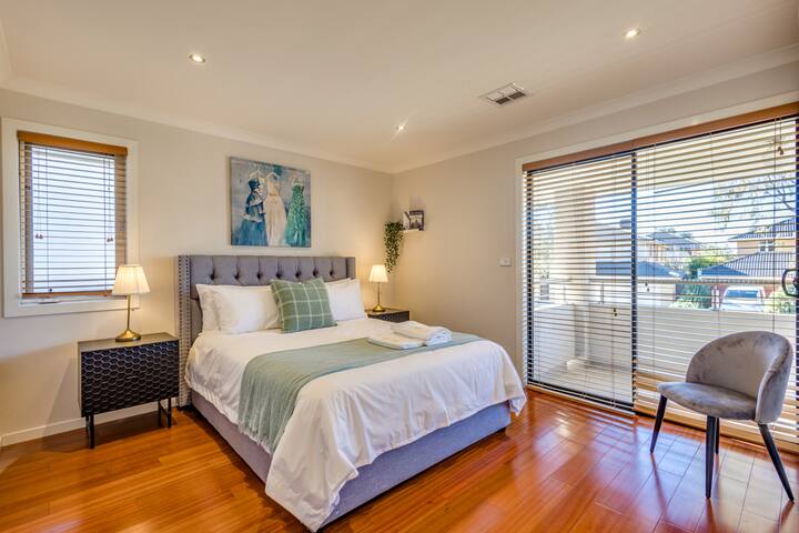 StayAU Magnificent Lakefront Villa Stunning Views gallery image 3