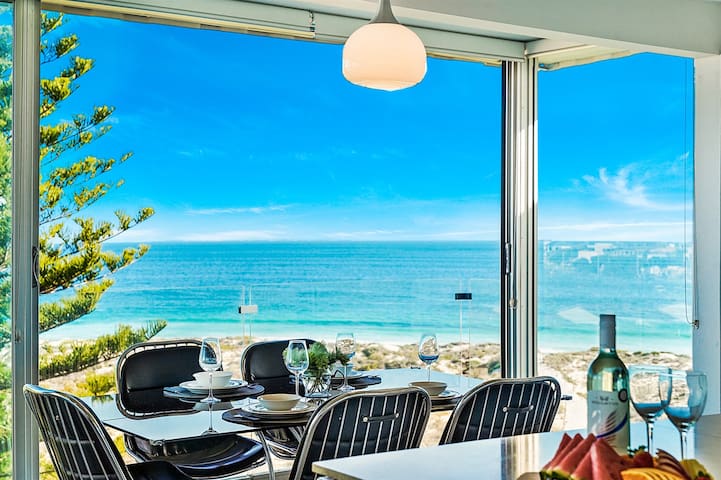 Breathtaking Oceanview Penthouse With Beach Access