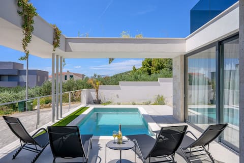 New ! Luxury Villa - RoMa 1 and 2 with two heated