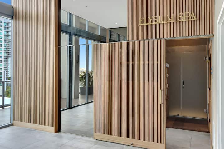 Spa | Disfruta de servicios similares a los de un hotel y reserva un servicio en este relajante y moderno spa.
