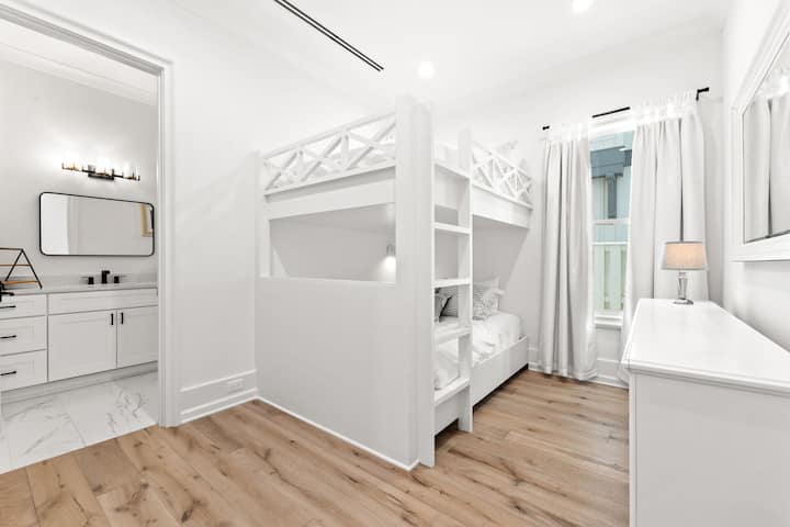 الطابق الأول - الأسرّة - سرير كوين أوفر كوين