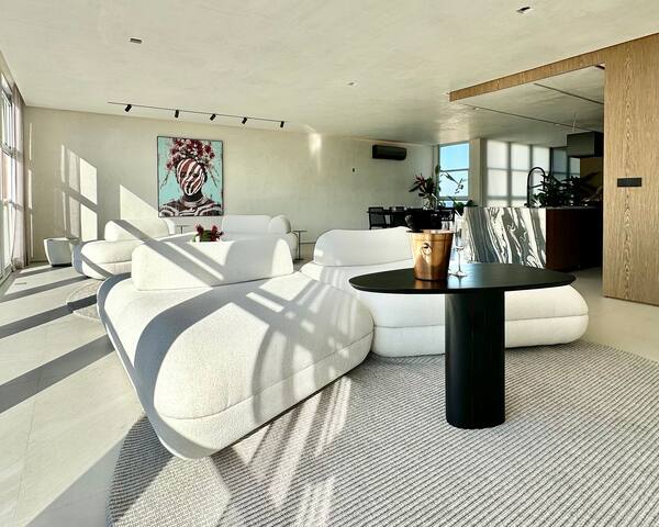 Luxury apartment with ocean view in Ipanema gallery image 2