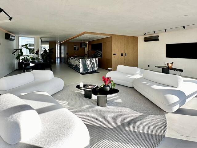 Luxury apartment with ocean view in Ipanema gallery image 5