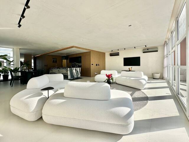 Luxury apartment with ocean view in Ipanema gallery image 4