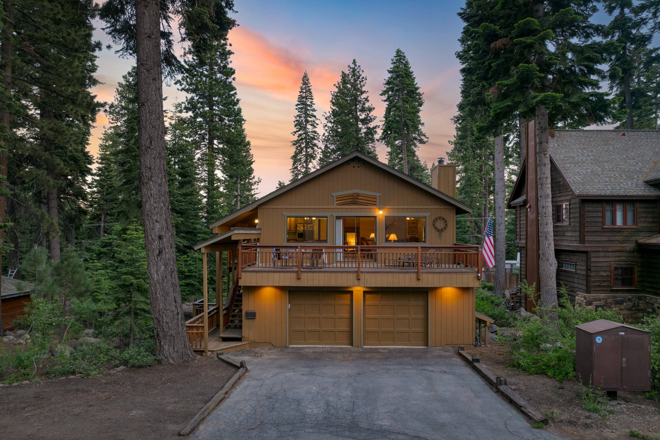 Wildwood Cabin, Hot Tub & Lake Tahoe 5 Min - Photo 3